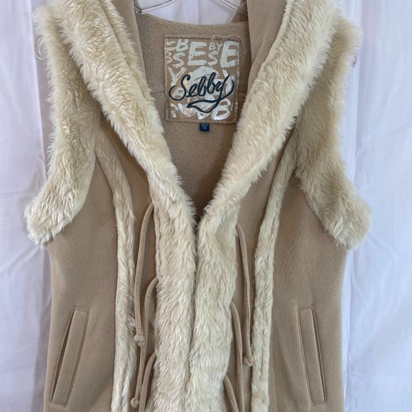 Sebby Faux Fur Cozy Cream Hooded Sleeveless Vest NWOT Women's Size Medium - Picture 5 of 12